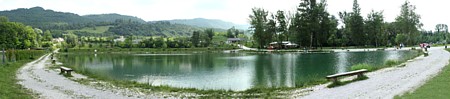 Panorama di un laghetto di pesca sportiva dell'agriturismo Rio Cavalli