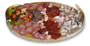 La nostra cucina casalinga propone anche piatti a base di carni provenienti da capi allevati con le nostre mani. I nostri animali vengono nutriti solo ed esclusivamente con prodotti naturali come avena, orzo, mais, frumento, carrube, fieno ed erba. Anche frutta e verdura sono prodotti “a km Ø”,tutti provenienti dal Territorio Bellunese. Ci impegniamo così a portare avanti la nostra filosofia di cura e rispetto della Natura, ottenendo in cambio prodotti di qualità e un ambiente più sano. La nostra cucina casalinga propone anche piatti a base di carni provenienti da capi allevati con le nostre mani. I nostri animali vengono nutriti solo ed esclusivamente con prodotti naturali come avena, orzo, mais, frumento, carrube, fieno ed erba. Anche frutta e verdura sono prodotti “a km Ø”,tutti provenienti dal Territorio Bellunese. Ci impegniamo così a portare avanti la nostra filosofia di cura e rispetto della Natura, ottenendo in cambio prodotti di qualità e un ambiente più sano.